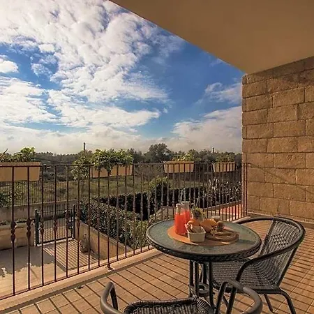 Casa Borgo Regina - Bari Puglia Bed and Breakfast 4*